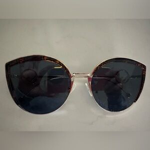 Stylish Tortoise Shell Sunglasses